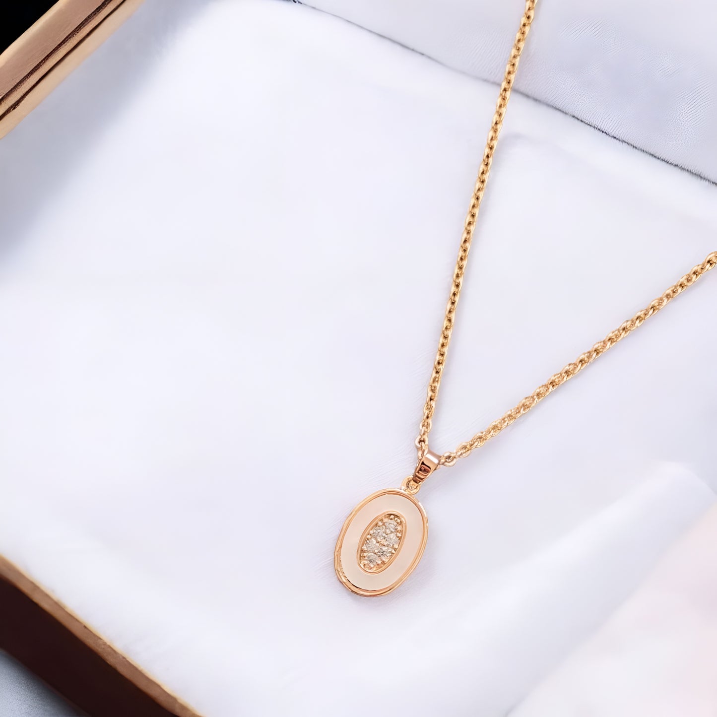 Minimal Oval Gold Pendant Necklace for Women – Elegant Everyday Jewellery | ARLOMI
