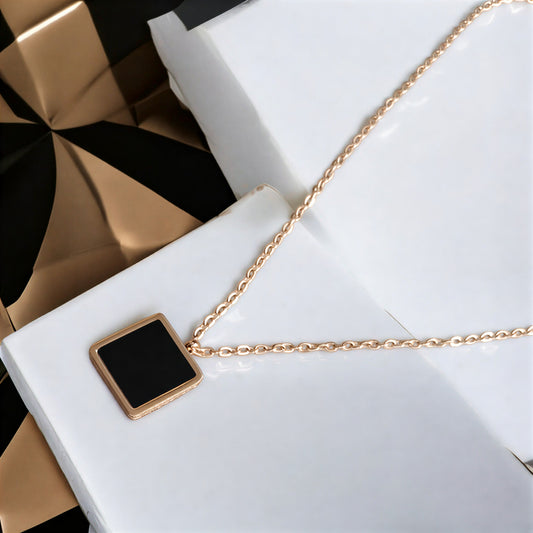 ARLOMI Minimalist Black Square Pendant Necklace for Women – Gold Tone Geometric Luxury Chain
